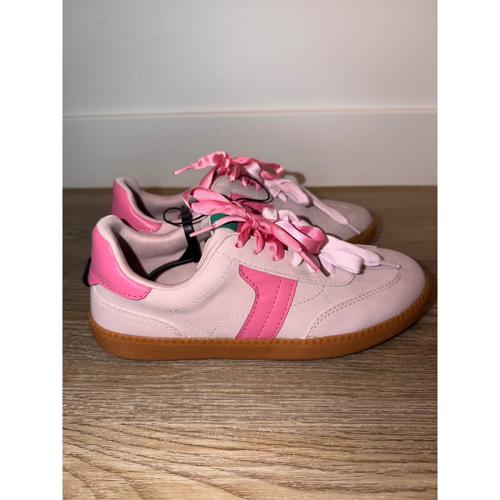 Girl sneakers size 4